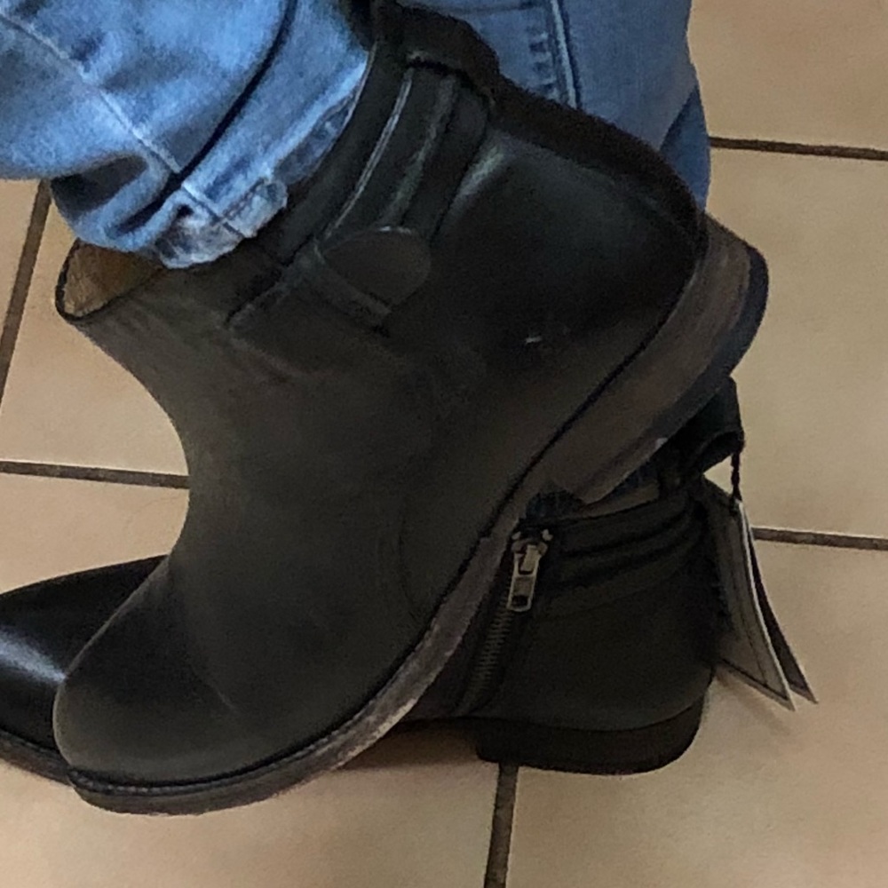 New FRYE ankle boots bootie sz 8